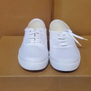 Casual white shoes 🤍